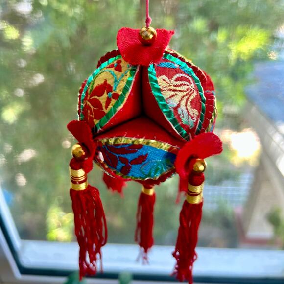 Vintage Chinese Silk Embroidered Souvenir Love Ball Ornament from Li River - Picture 9 of 10